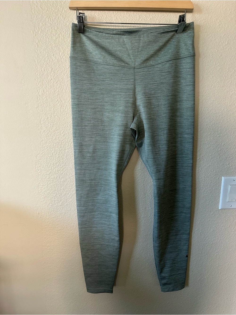 Nike Women's Green Heathered Leggings size L/ NWOT1460